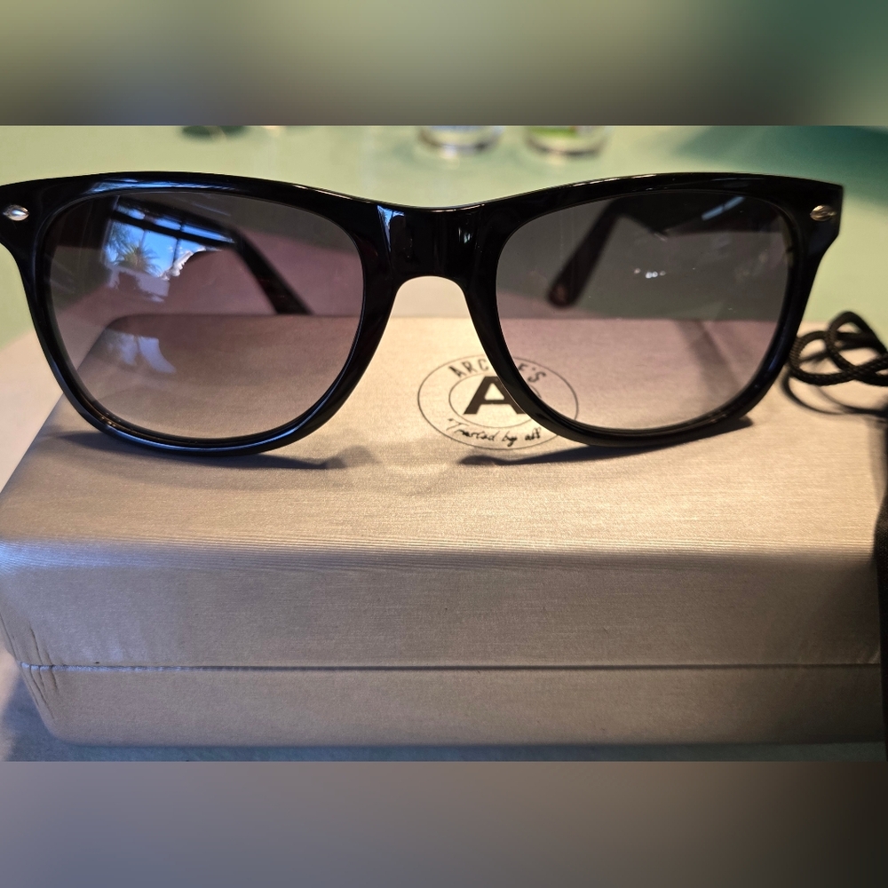 Unisex Black Sunglasses By ARCHIE